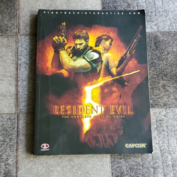 Resident Evil 5 The Complete Official Guide - Picture 3 of 15
